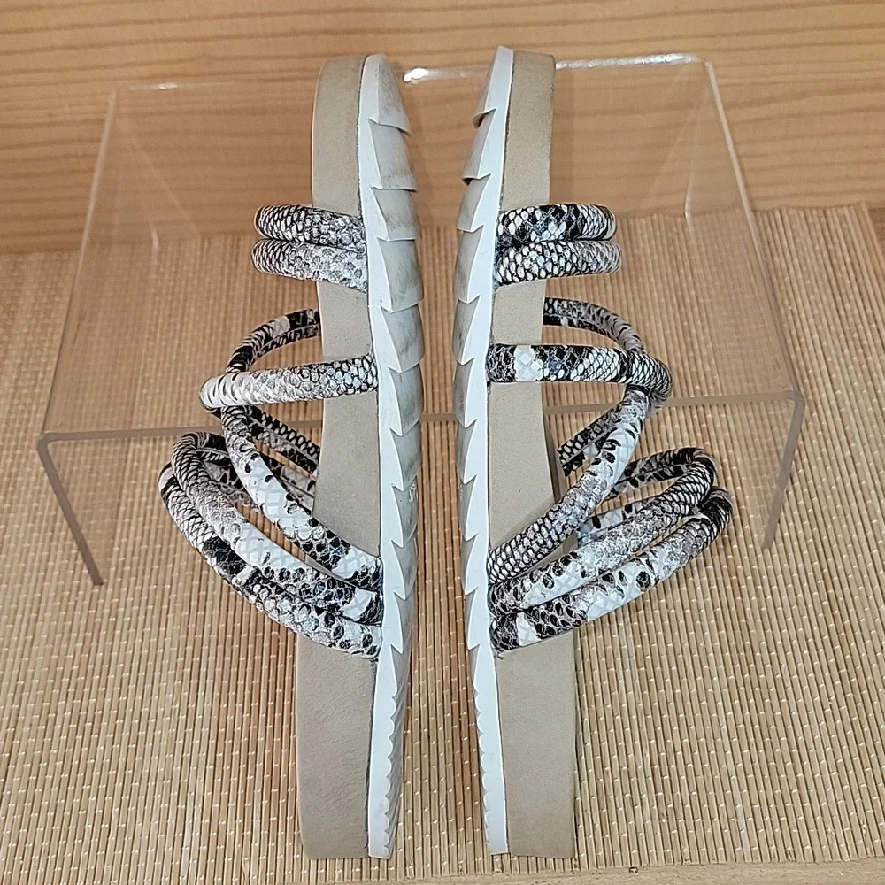 J/SLIDES TESS EMBOSSED STRAPPY SLIDE SANDAL sz8